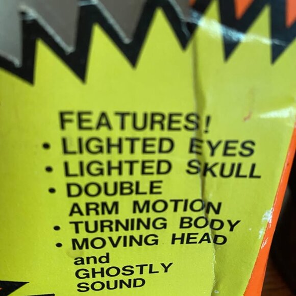 Vintage Witch, eyes lit, lighted skull - Picture 4 of 4